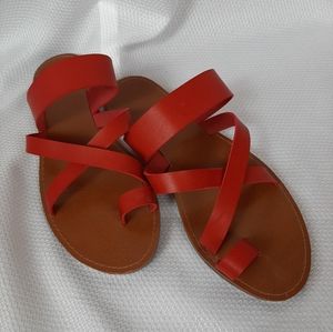 EUC Donnoddi Red Toe Ring Sandal size 8